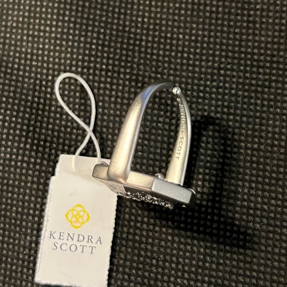 KENDRA SCOTT “DAVIS” COCKTAIL RING - Picture 4 of 7